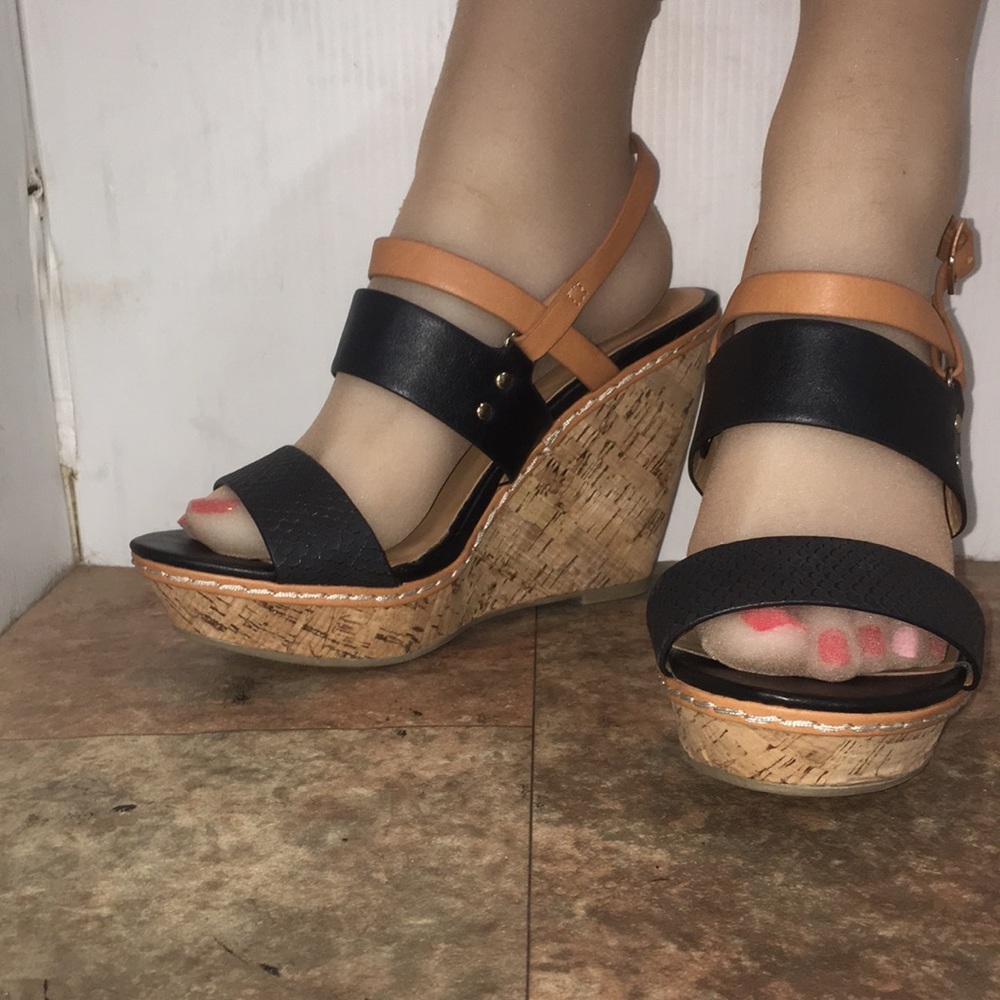 Manhattan Collection wedge heels sz 8